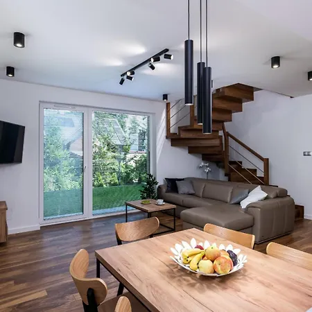 Prestigious With Garden, Garage, And Elegant 克拉科夫