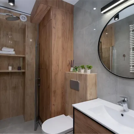 Prestigious With Garden, Garage, And Elegant Villa Cracovia