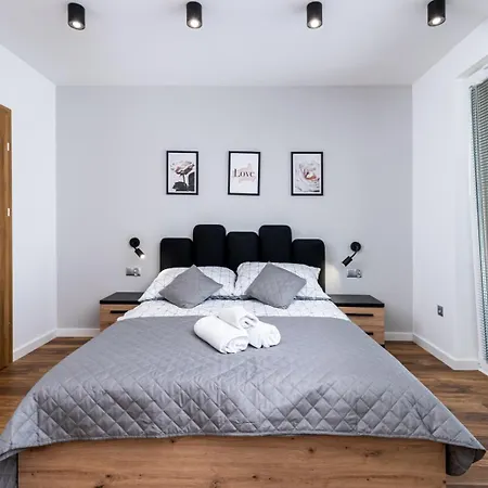 Prestigious With Garden, Garage, And Elegant * Krakov