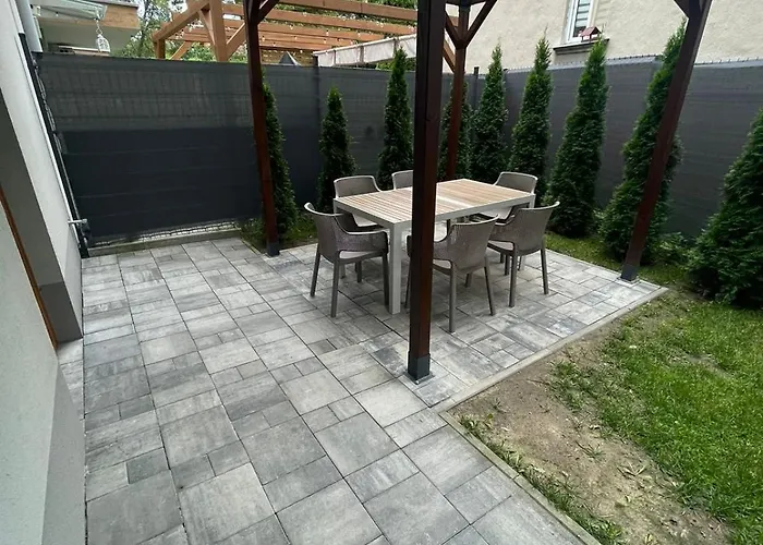 Prestigious With Garden, Garage, And Elegant וילה *