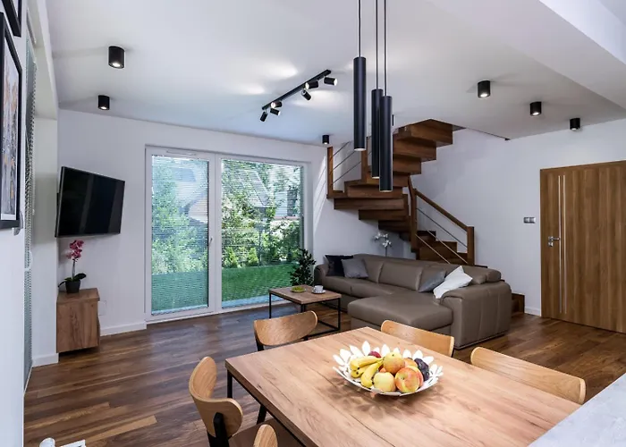 Prestigious With Garden, Garage, And Elegant קרקוב