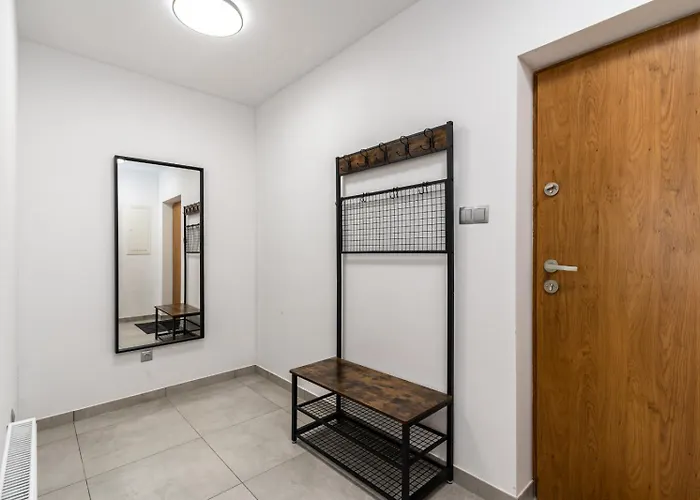 Prestigious With Garden, Garage, And Elegant וילה