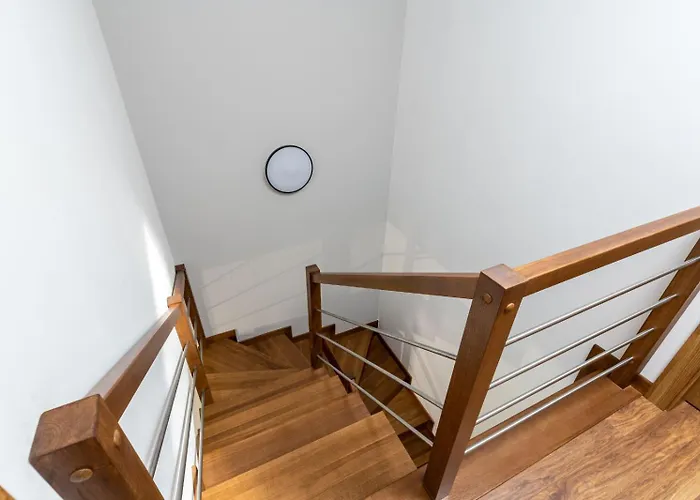 Prestigious With Garden, Garage, And Elegant וילה *