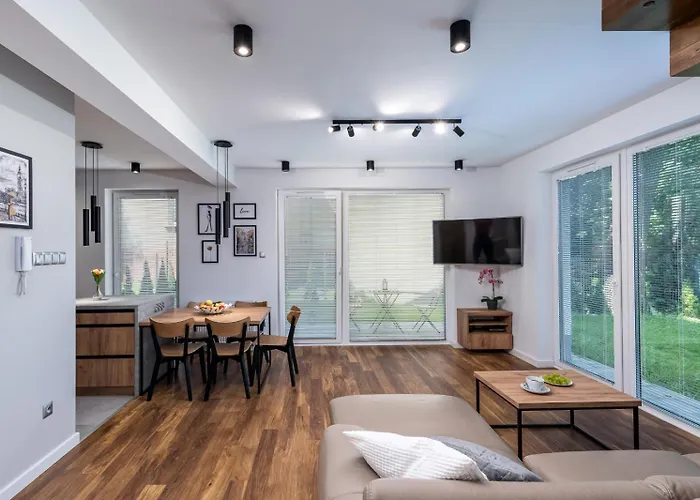 Prestigious With Garden, Garage, And Elegant וילה *