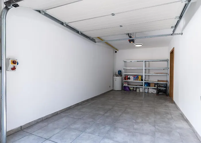 וילה Prestigious With Garden, Garage, And Elegant *