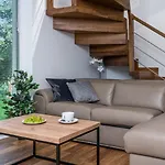 Prestigious With Garden, Garage, And Elegant 크라쿠프