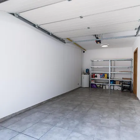 빌라 Prestigious With Garden, Garage, And Elegant *